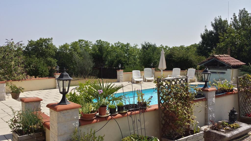 Les Tilleuls Bed & Breakfast Saint-Pé-Delbosc Exterior photo